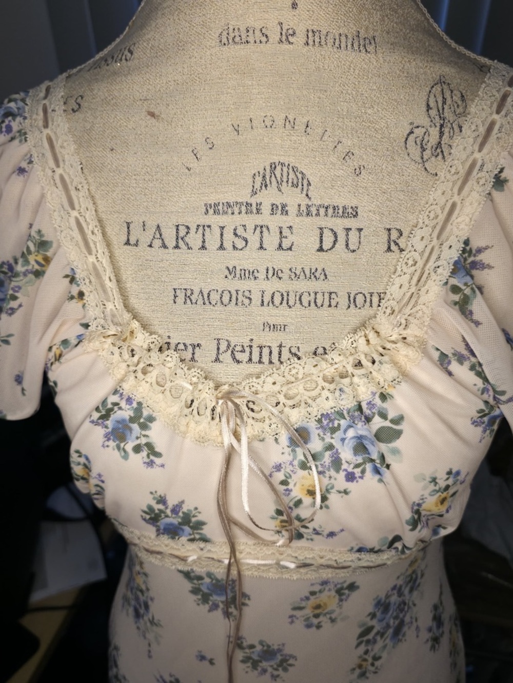 Delicate Cream Floral Ruffle-Sleeve Dress - Picture 5 of 5